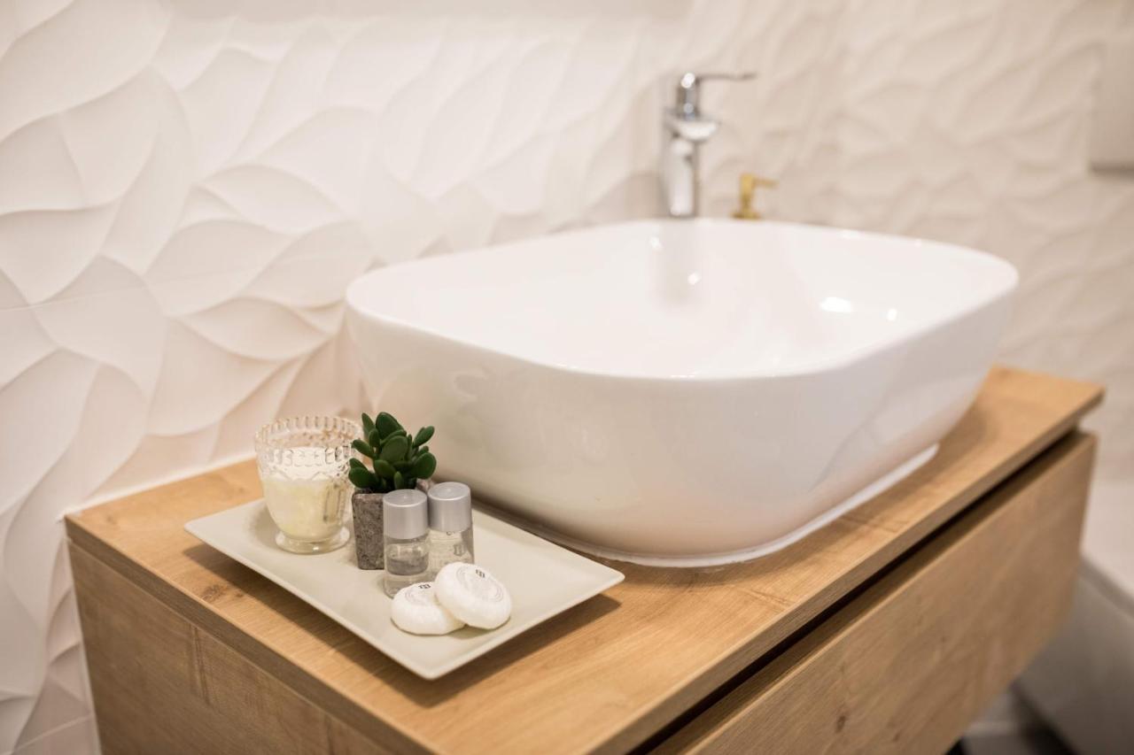 زادار Luxury Rooms With Balcony المظهر الخارجي الصورة